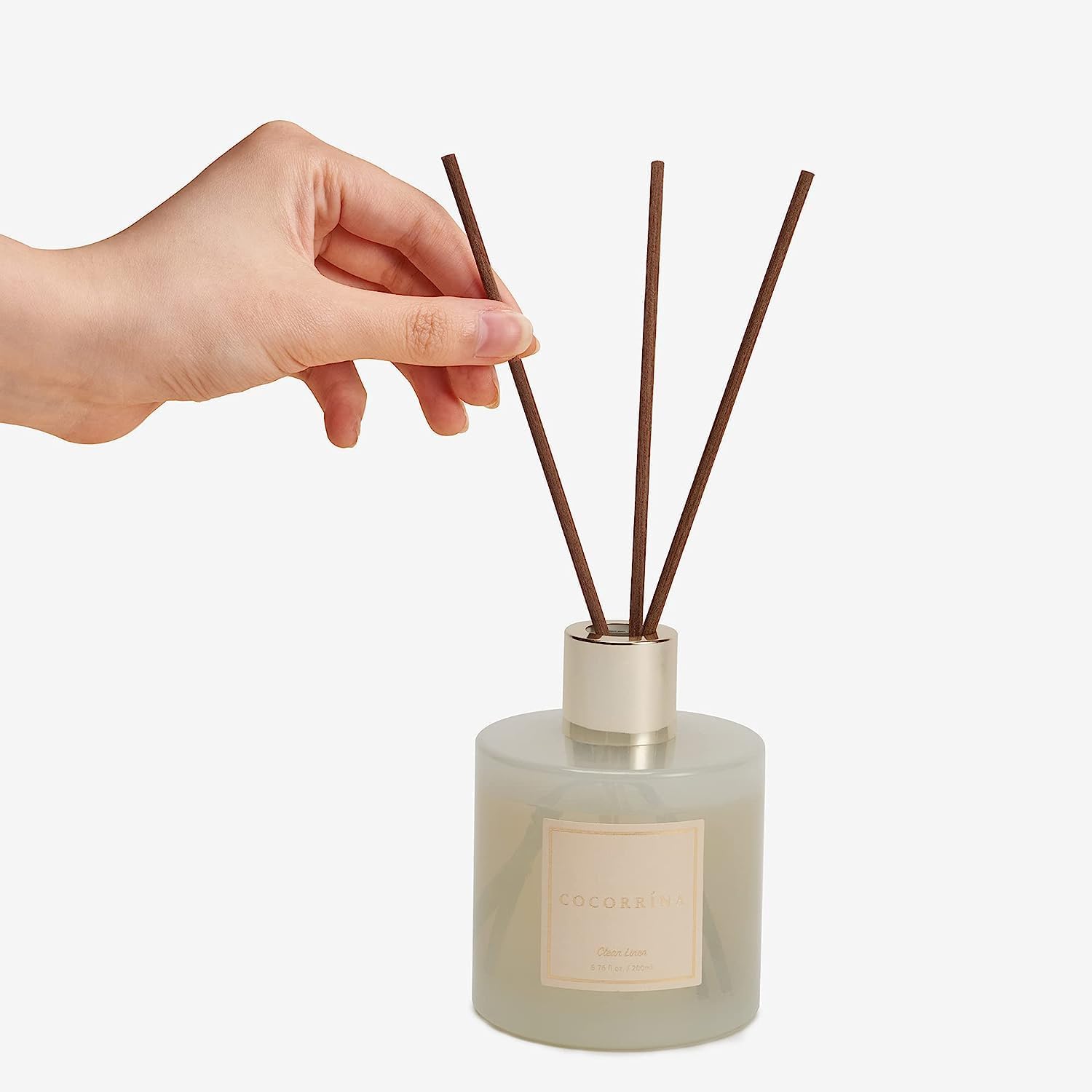 Cocorrína Reed Diffuser Set, 200ml Clean Linen Scented Diffuser with Sticks Home Fragrance for Bedroom Bathroom Living Room, Home & Office Decor